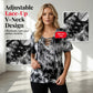 👕 50 % RABATT ✨Batikk T-skjorte for Damer med V-hals og Snøring – Myk og Avslappet Passform