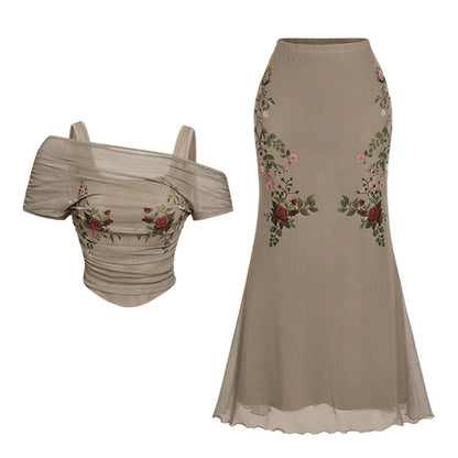 Elegant sett for damer: Off-shoulder topp og brodert fiskehaleskjørt