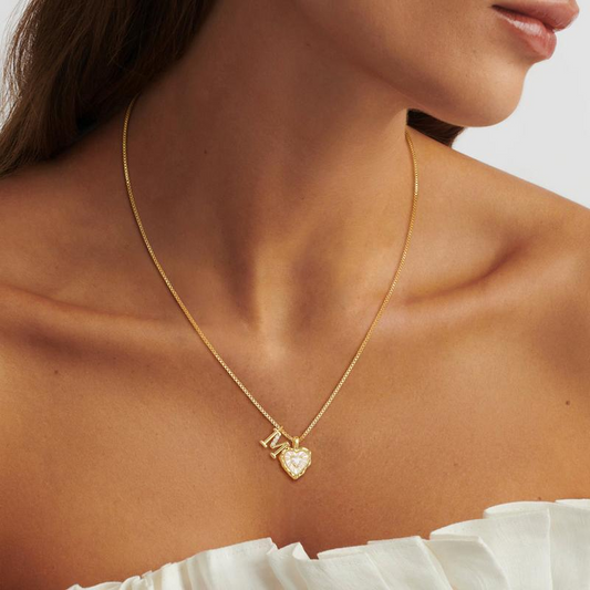 💎 TIDSBEGRENSET 50% RABATT! 💥 Hjerteformet Bokstavhalskjede med Micro Pave – Initialpendel, Titanstål, Justerbar ✨