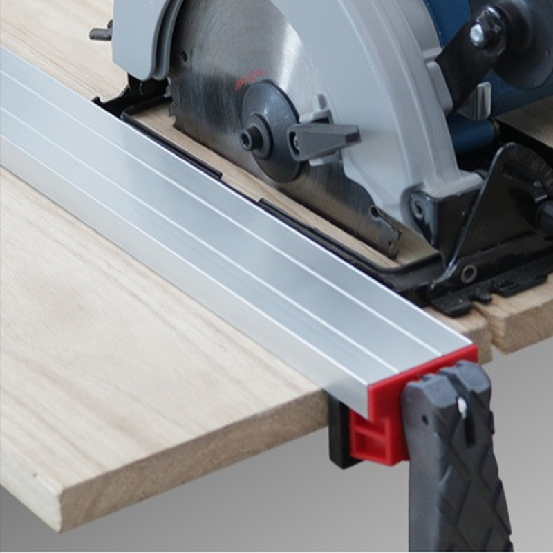 🎁 2026 Nya Ankomster 50% rabatt💥Rakskeneguide-klämma i aluminium – 120 kg klämkraft, 690 mm & kompatibel med cirkelsåg/fräs för exakta snitt ⚙️✨